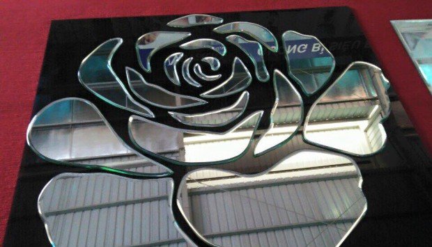 Gương nghệ thuật hoa hồng Navado phòng khách đẹp